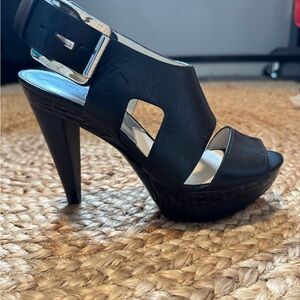 🖤 Michael Kors Carla Leather Platform Sandal 🖤